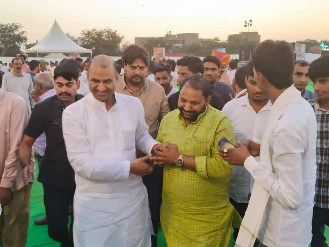 भाजपा की वॉशिंग मशीन से निकला ठग – तस्वीरों से खेला 1 करोड़ 92 लाख का खेल ।